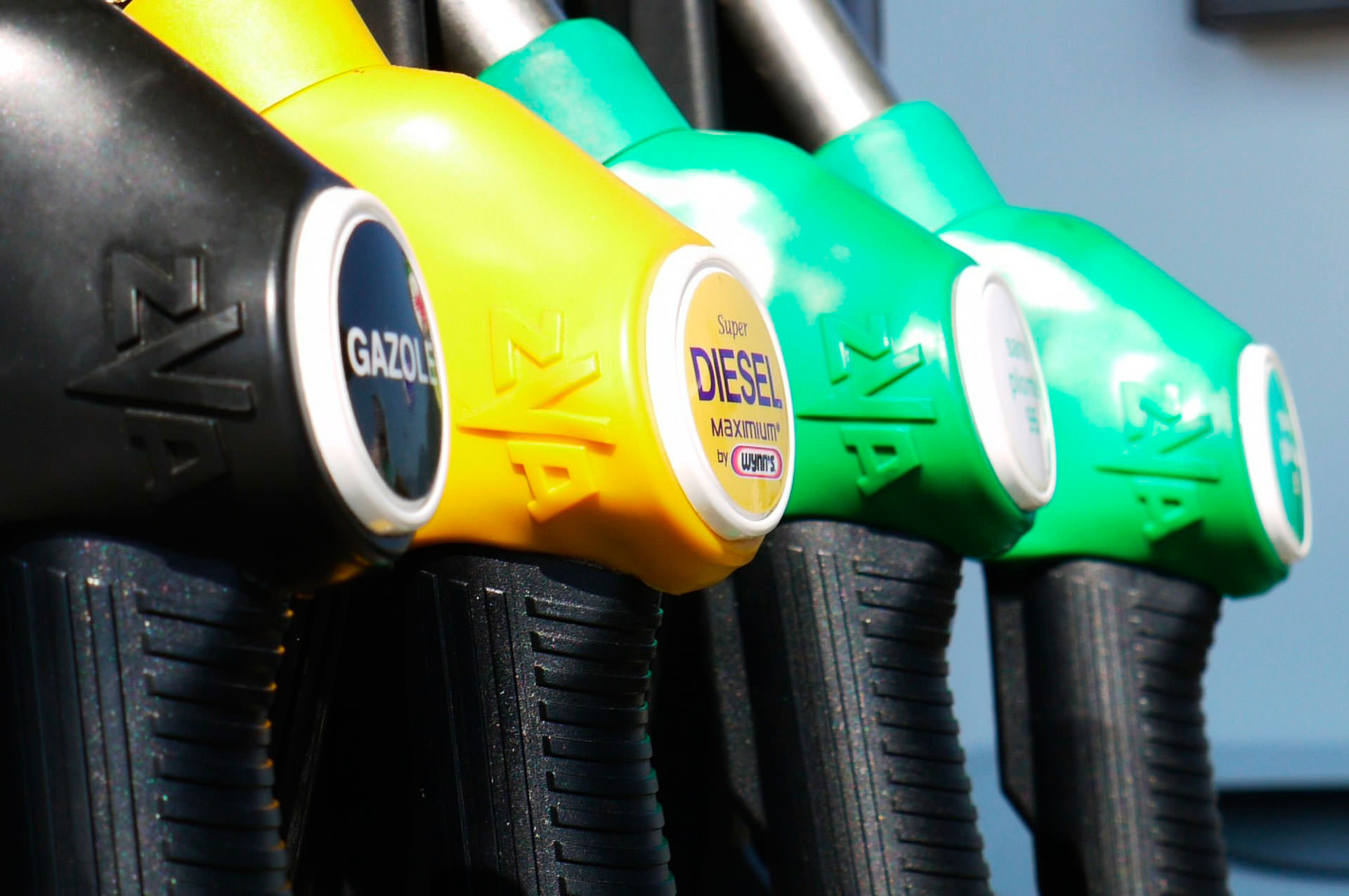 ¿Cómo adquirir los distintivos ambientales de la DGT?